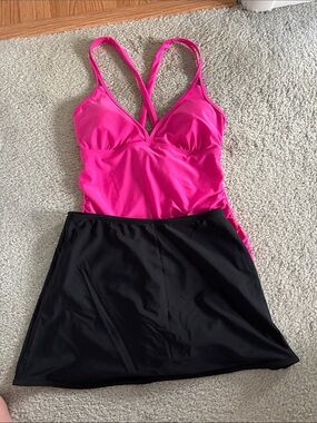 New with tags RELLECIGA Hot Pink and Black Women’s Tankini Size M